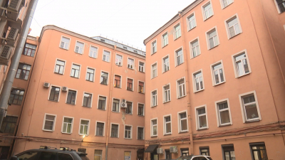 В коммуналке на Петроградке подросток поджег дверь, выполняя задание из мессенджера