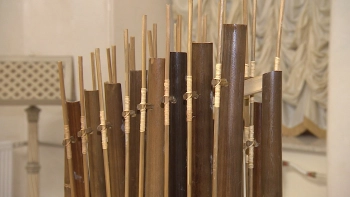 Традиционный инструмент ангклунг из Индонезии передали Музею музыки в Петербурге