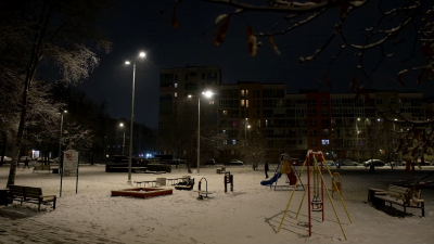 Александр Беглов: Порядка 300 детских и спортивных площадок получили наружное освещение в этом году