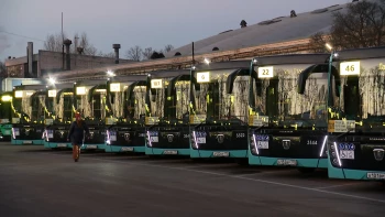 Александр Беглов осмотрел трамваи, троллейбусы, автобусы и электробусы, которые скоро выйдут на улицы Петербурга