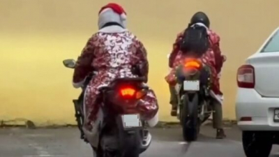 В Петербурге оштрафовали мотоциклистов, нарушавших правила в костюмах Деда Мороза