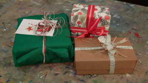 Театр начинается с вешалки, а подарок — с упаковки! Учимся оформлять гостинцы оригинально и красиво