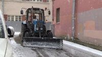 Коммунальные службы Петербурга бросили все силы и средства на уборку города от снега