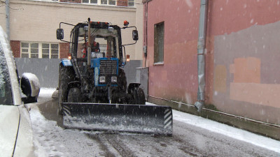Коммунальные службы Петербурга бросили все силы и средства на уборку города от снега