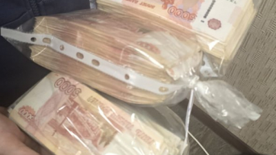 В Петербурге задержали курьера мошенников, который забрал 2 млн рублей у 85-летнего пенсионера