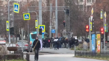 Нашествие малолетних хулиганов: психолог объяснил, почему толпа подростков устроила беспорядки на намыве Васильевского острова