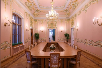 Александр Беглов передал отреставрированный Дом Кочубея Александру Гуцану под резиденцию Генпрокуратуры РФ в Петербурге