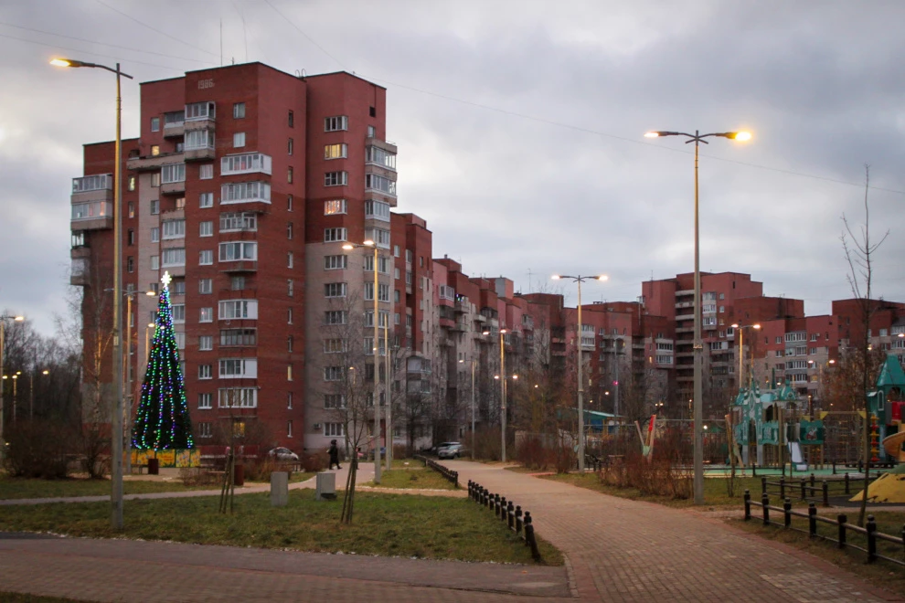 Александр Беглов: Самый крупный жилой квартал Кронштадта встречает 2026 год с новым освещением - tvspb.ru