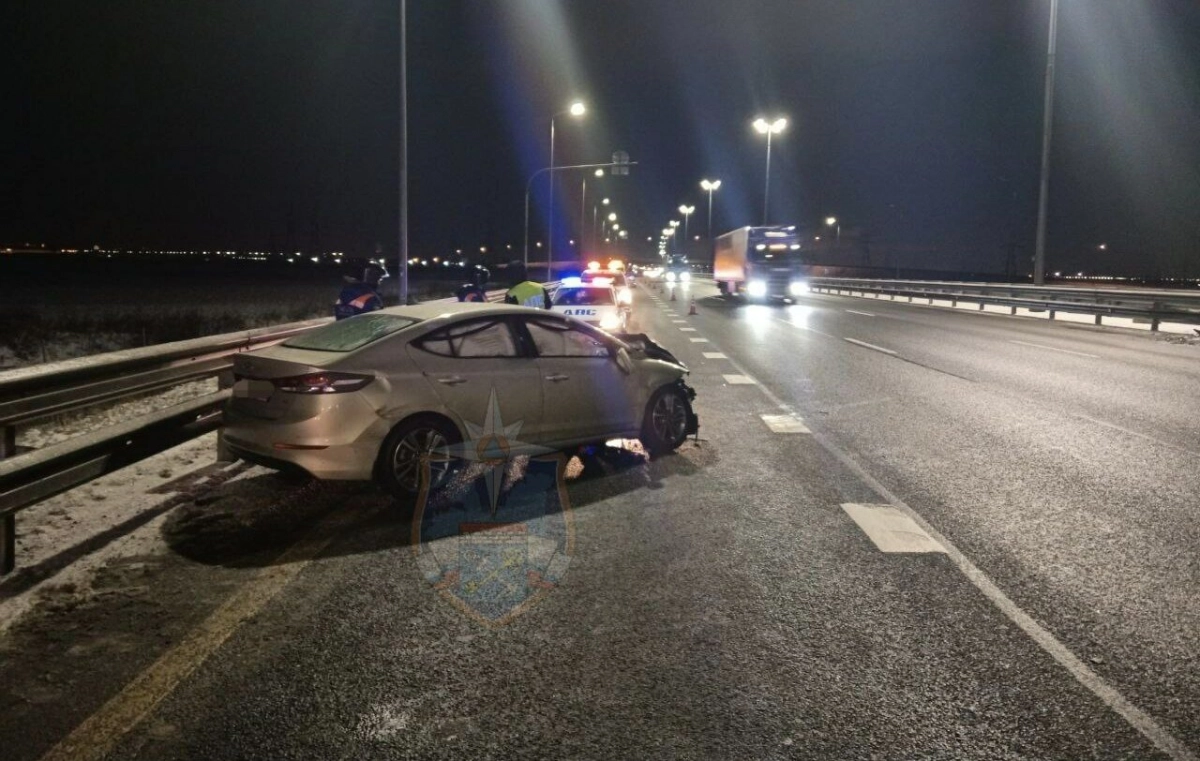 Смертельное ДТП на трассе М-11: на 666 километре автомобиль врезался в ограждение - tvspb.ru