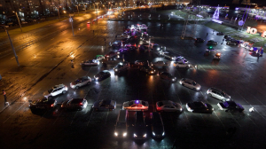 Подарок автомобилистов городу. Автоёлка вернулась в Петербург