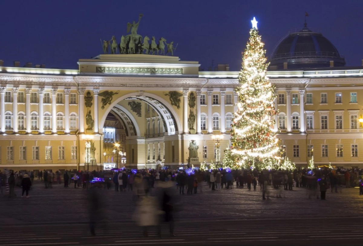 Александр Беглов: Масштабное мультимедийное шоу на Дворцовой площади — яркий новогодний подарок жителям и гостям Петербурга - tvspb.ru