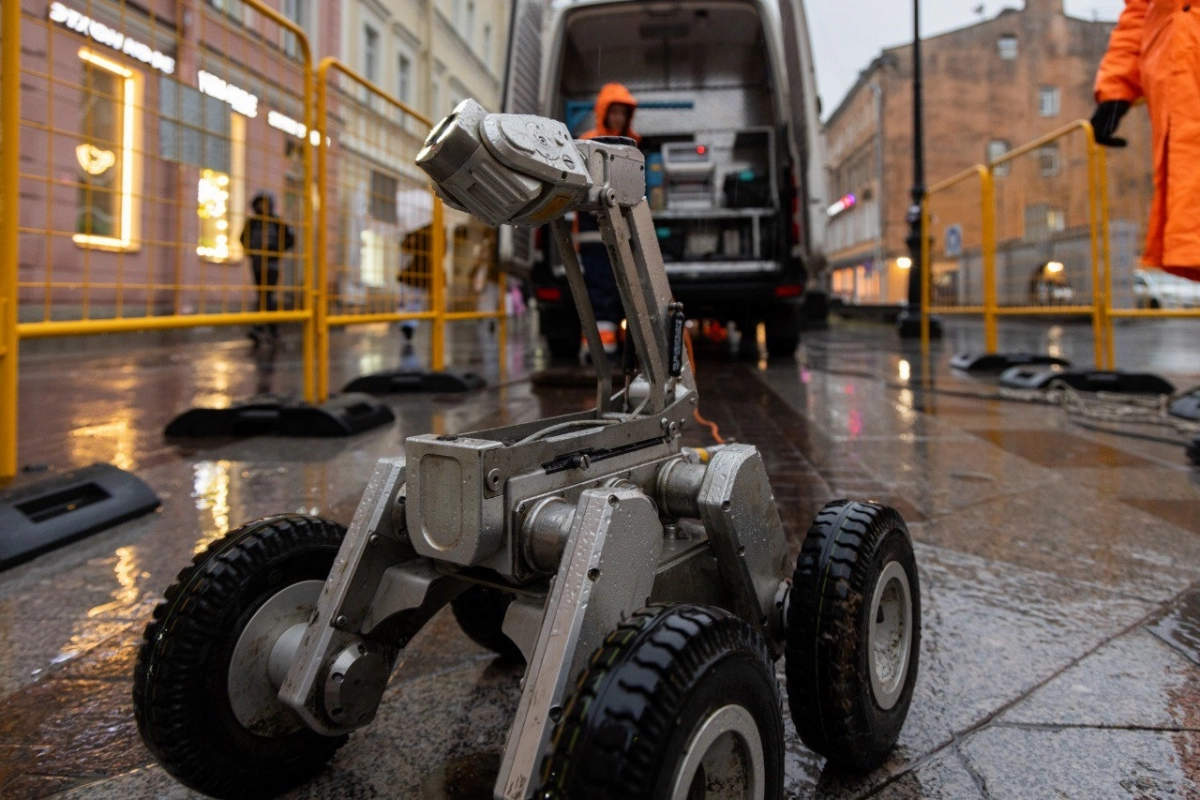 Александр Беглов: В 2025 году роботы-вездеходы и специальные камеры помогли предотвратить порядка две тысяч угроз городским сетям водоотведения - tvspb.ru