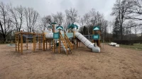 В Московском парке Победы обновили детскую площадку