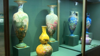 Цветы, которые не вянут: фарфор Императорского завода представили в Эрмитаже