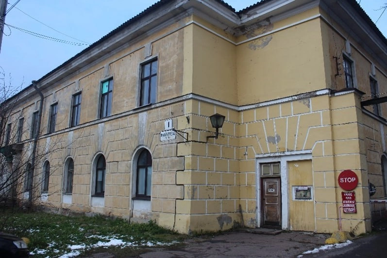 ГАТИ подаст в суд на владельца исторического здания в Петергофе - tvspb.ru