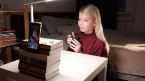 Портрет в интерьере: маленькие хитрости фотосессии дома от профессионалов