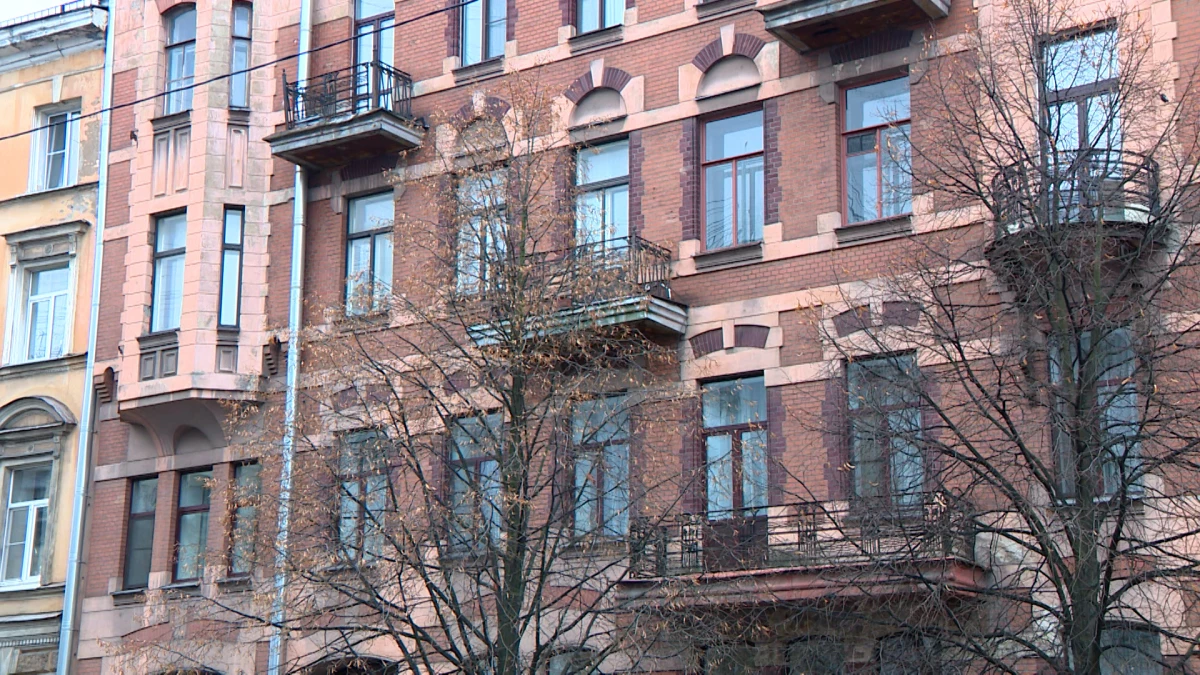 Нейросеть нашла более тысячи нарушений на петербургских фасадах с начала года - tvspb.ru