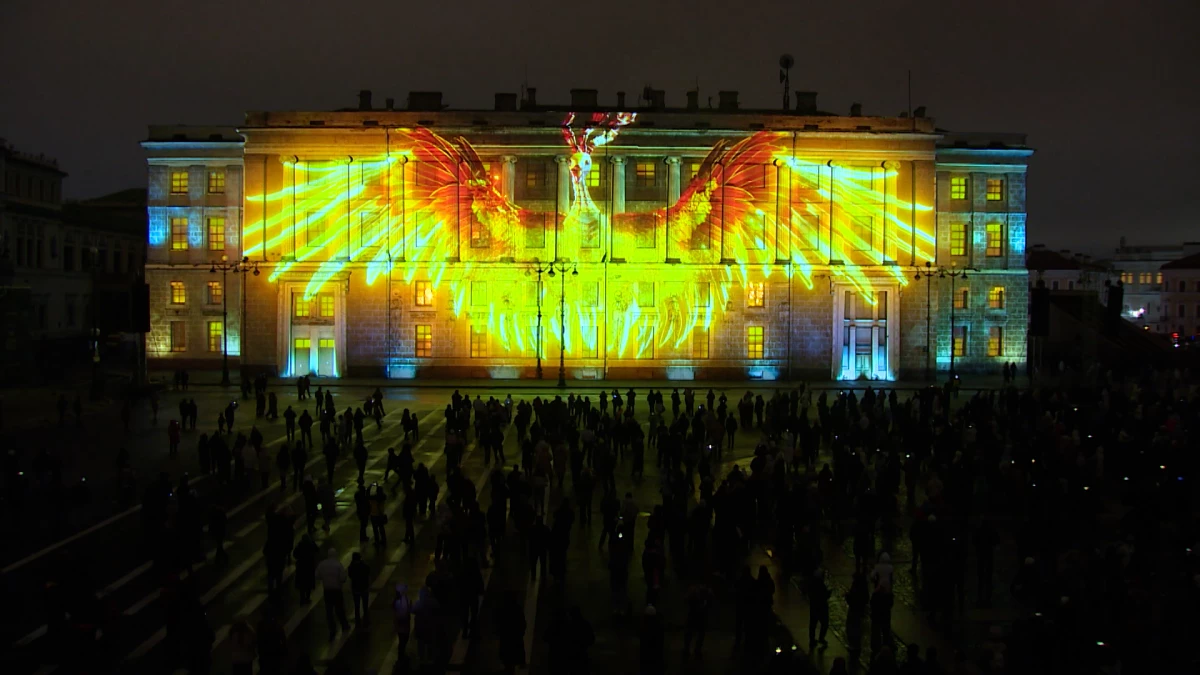 За два дня световое шоу на Дворцовой площади посмотрели 480 тысяч человек - tvspb.ru