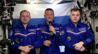Космонавты Роскосмоса поздравили россиян с Днем Конституции с борта МКС