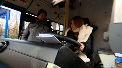 Ученикам школы №500 объяснили, как правильно заходить в автобус