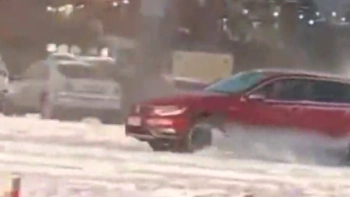 «Новогодний дрифт»: водитель поплатился за экстремальную езду в Петербурге