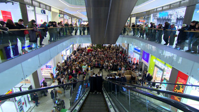 В Петербурге песня объединила торговый центр