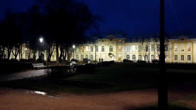 Александр Беглов: Сквер Вадима Знаменова в Петродворцовом районе стал таким же светлым, каким был сам директор музея-заповедника «Петергоф»