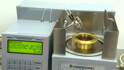 В лаборатории Ленинградского военного округа показали, как контролируют качество горючего