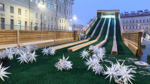 Последний этап возведения катальной горки на Дворцовой площади