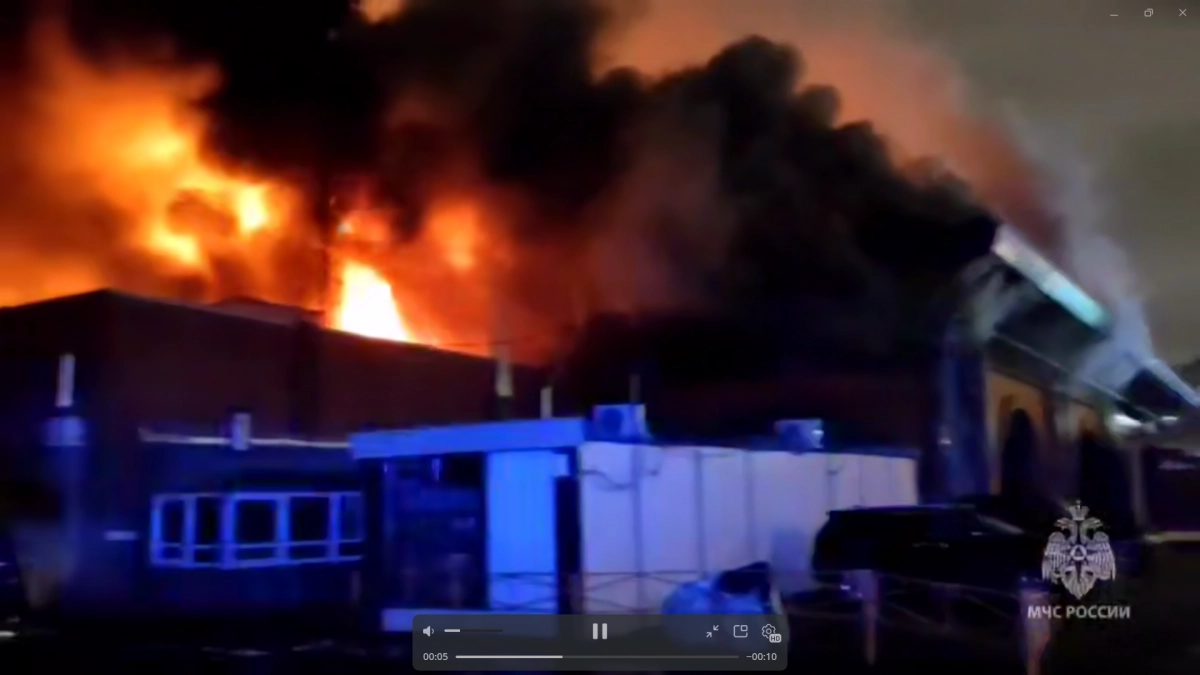 Пострадавшим в мощном пожаре на Правобережном рынке оказался 55-летний мужчина - tvspb.ru