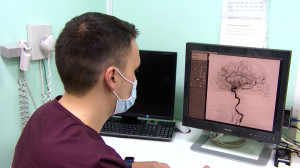 Инсульт: причины, первые симптомы и обязательные действия первого часа