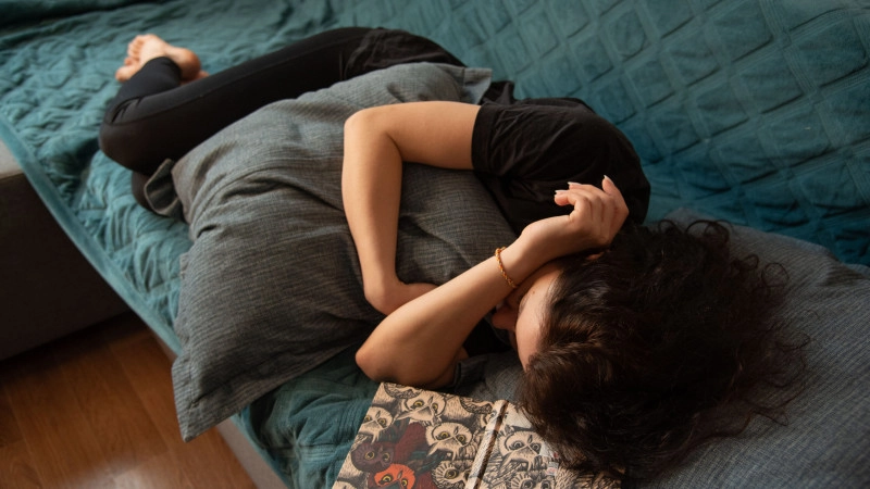 Боль в груди и онемение конечностей: какие симптомы не стоит списывать на метеозависимость - tvspb.ru