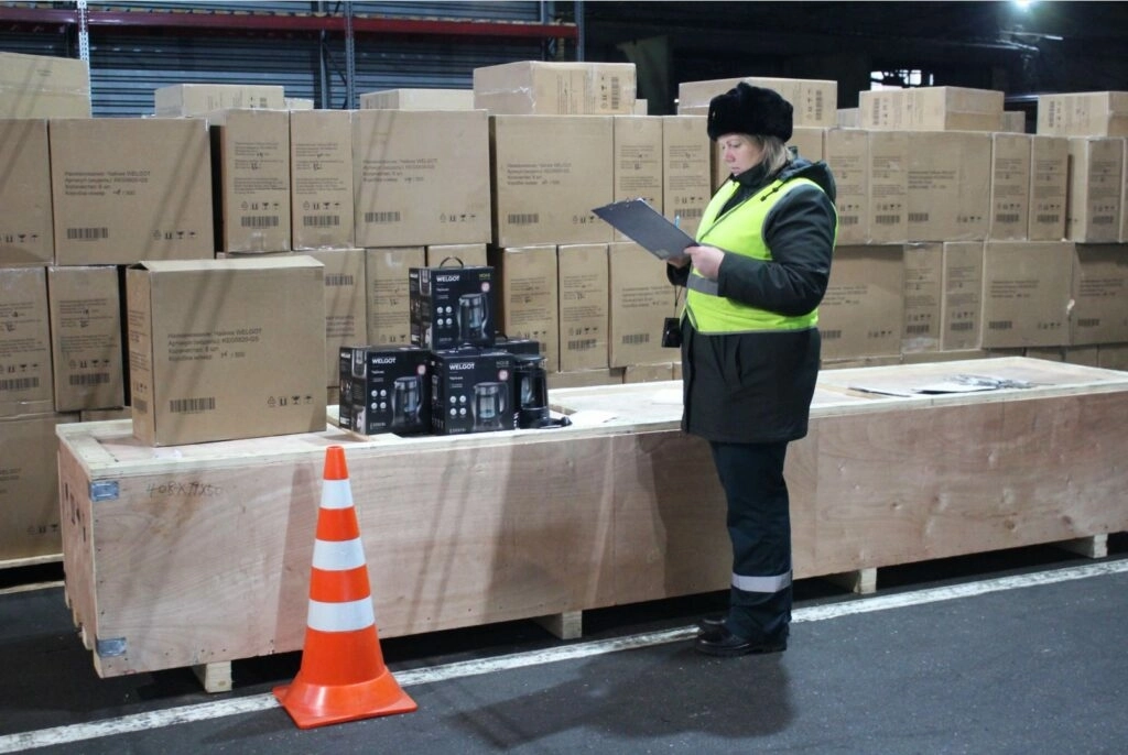 Петербургские таможенники запретили ввоз 3 тыс. незадекларированных чайников - tvspb.ru