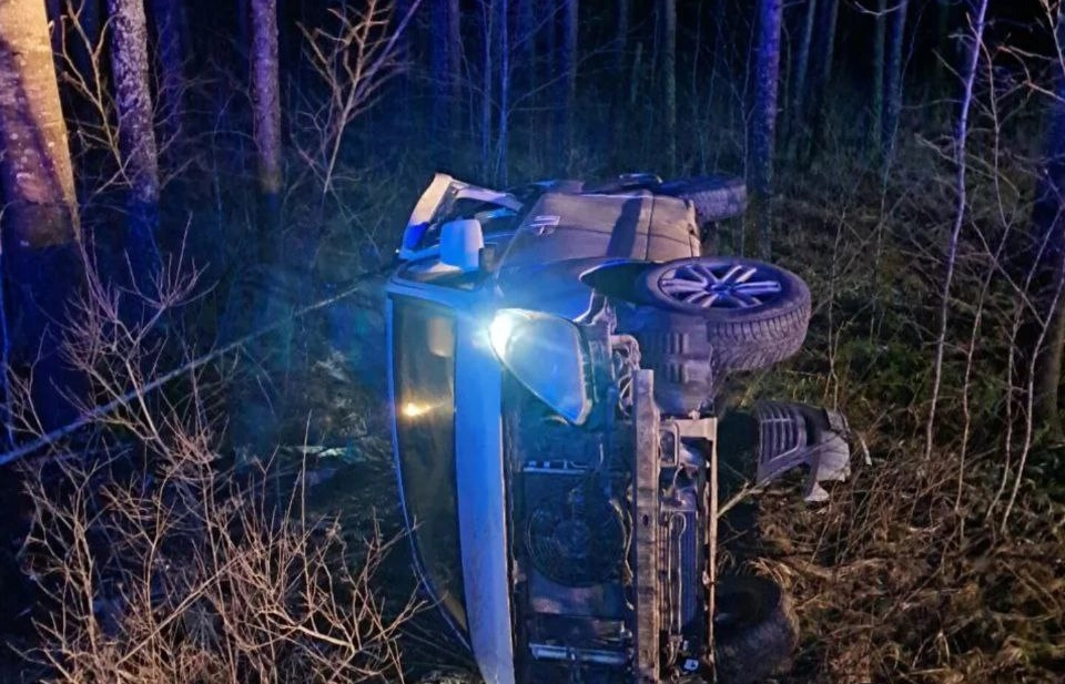 Пассажир микроавтобуса пострадал в ДТП на Сланцевском шоссе - tvspb.ru