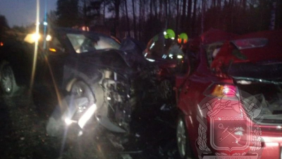 Три человека погибли после столкновения двух иномарок в поселке Майнило