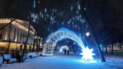«Парад планет» и ярмарка: гостям и жителям Петербурга представили второй новогодний пешеходный маршрут