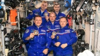 Космонавты показали народный шеврон с борта МКС