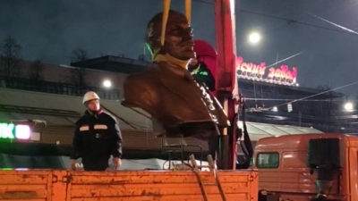 На станции «Кировский завод» установили бюст Ленина