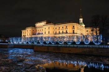 Александр Беглов: Новая архитектурно-художественная подсветка Михайловского замка дополнила огни предновогоднего Петербурга