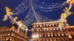 Новый год близко! На Невском проспекте включили праздничную подсветку