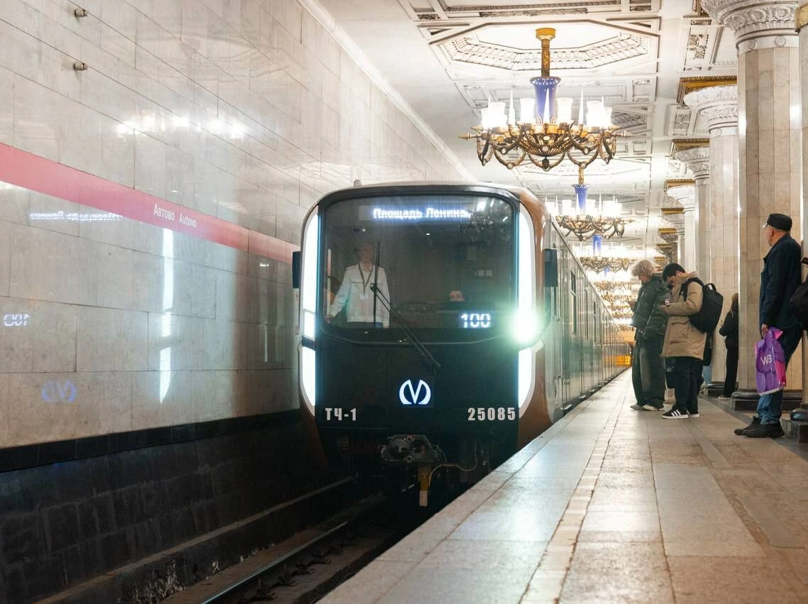 Пятый коричневый «Балтиец» начал работу в подземке - tvspb.ru