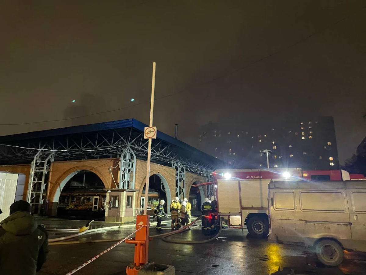 Глава Невского района Алексей Гульчук приехал на место пожара на улице Дыбенко - tvspb.ru