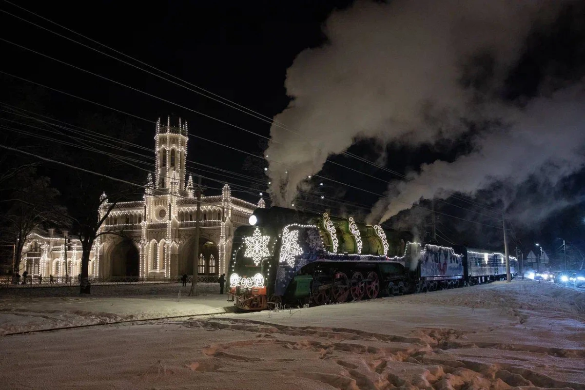 Поезд Деда Мороза прибудет на Октябрьскую железную дорогу 4 января - tvspb.ru