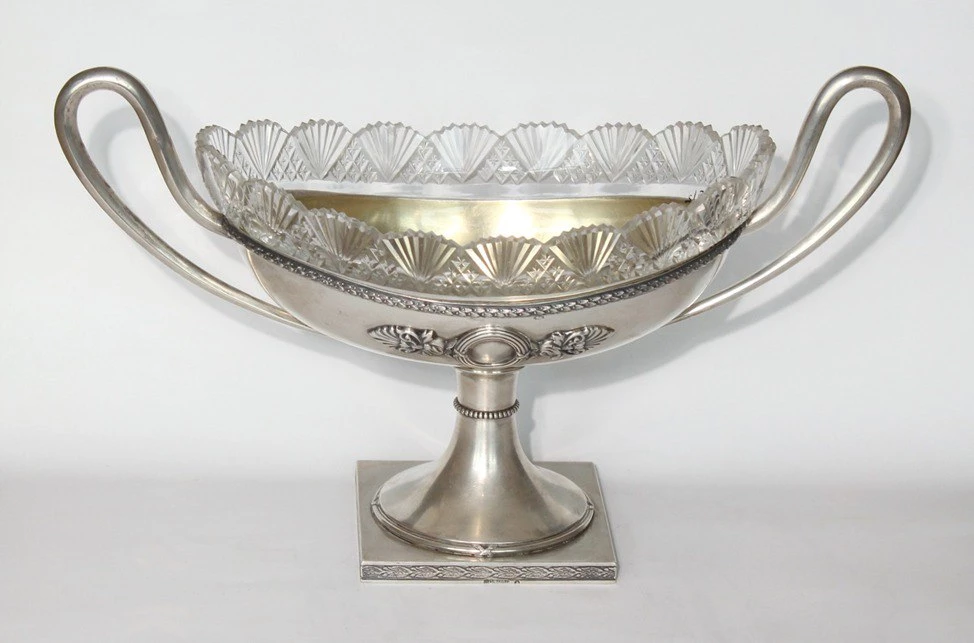 В Елагиноостровском дворце откроют выставочный зал, вдохновленный проектом «Серебряная кладовая» - tvspb.ru