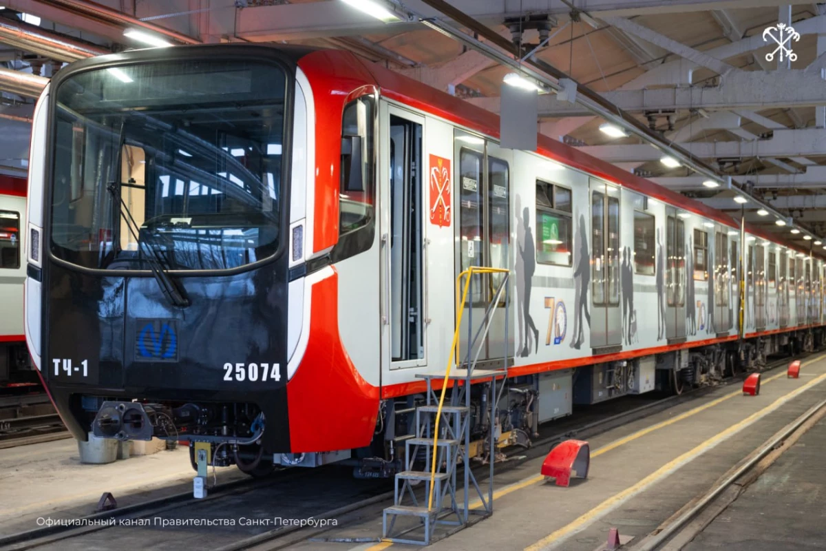 «Балтиец» в ливрее «70 лет метрополитену» вышел на «красную» линию метрополитена - tvspb.ru