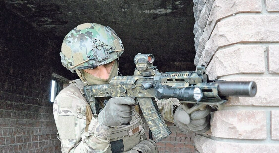 Разведчики группировки «Восток» провели блестящую операцию по зачистке опорного узла противника при освобождении одного из городов ДНР - tvspb.ru