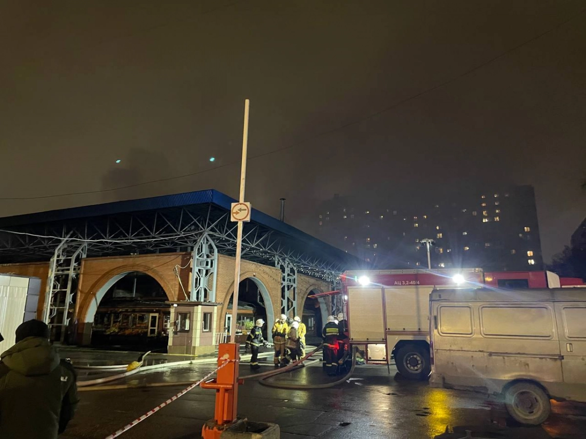 В здании Правобережного рынка ликвидировали открытое горение - tvspb.ru