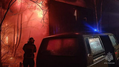 В Кингисеппском районе произошёл сильный пожар в общежитии