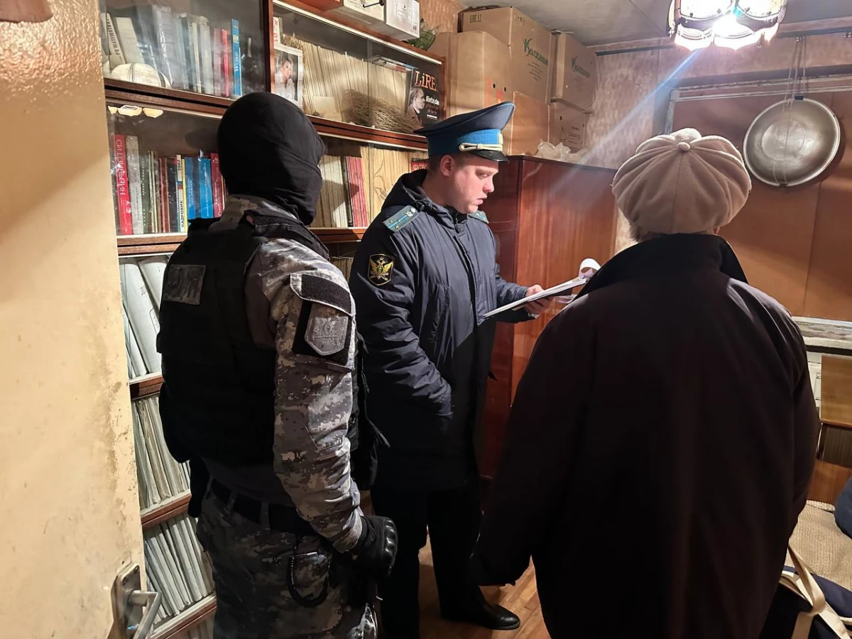 Петербуржец регулярно затапливал соседей — решить проблему помогли судебные приставы - tvspb.ru