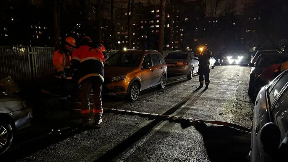 Для ремонта трубы на Вавиловых может потребоваться демонтаж фонарного столба - tvspb.ru